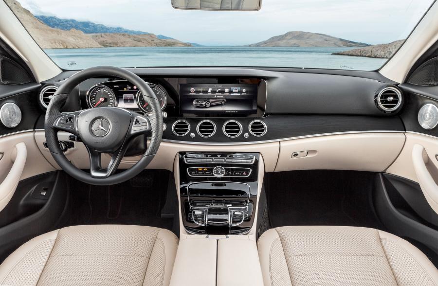  Mercedes-Benz E220d Avantgarde Line 2016 года  (фото 17 из 18)